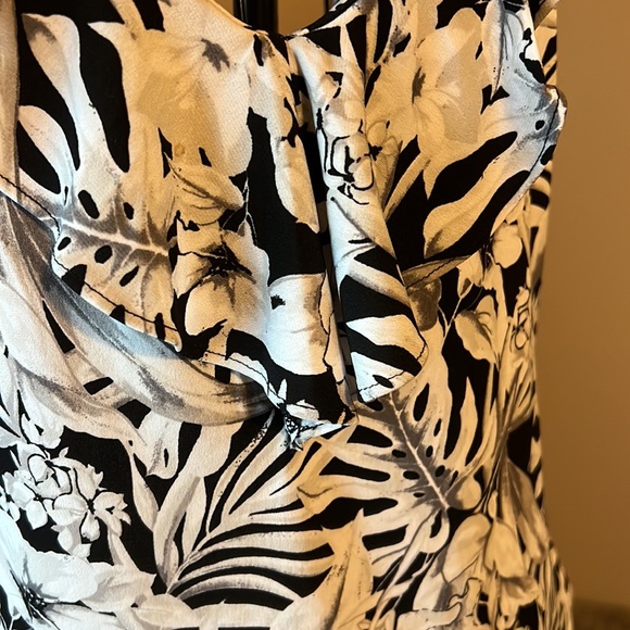 White House, Black market tank‎ top with ruffle - Picture 2 of 3